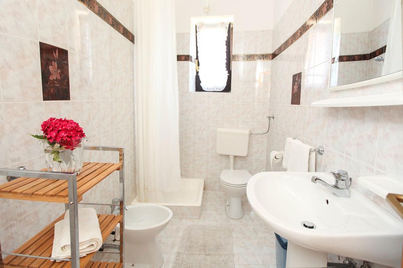 Apartments Patricia Баньоле Екстер'єр фото