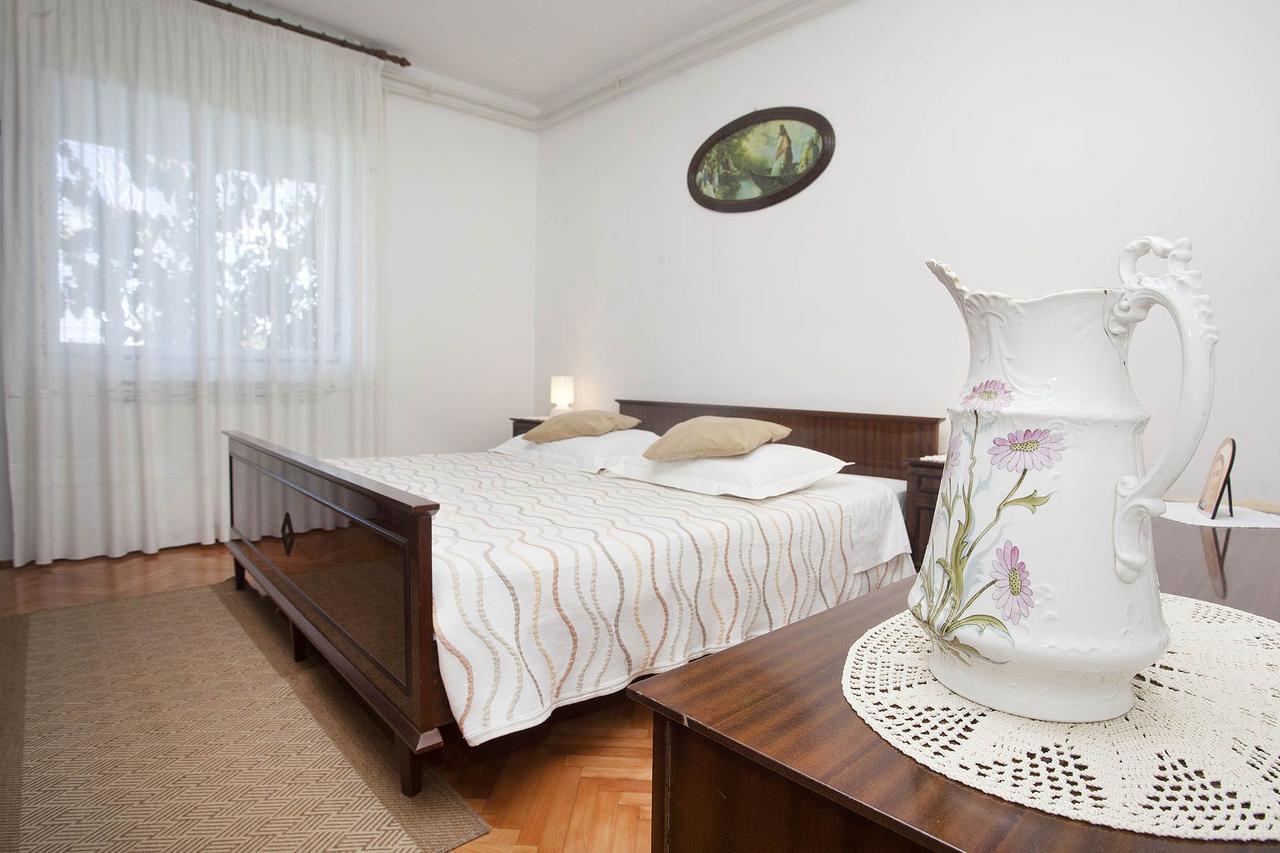 Apartments Patricia Баньоле Екстер'єр фото