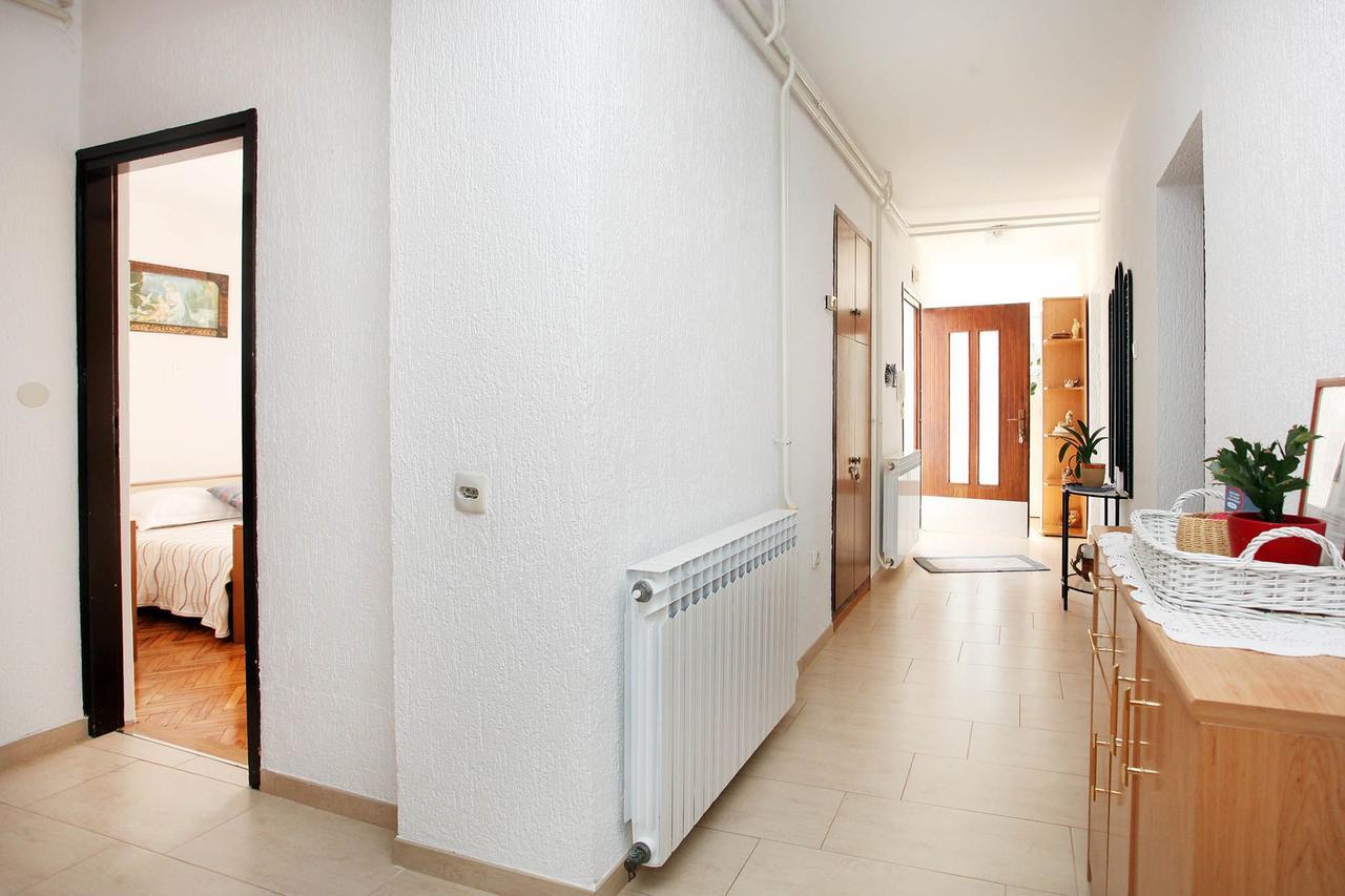 Apartments Patricia Баньоле Екстер'єр фото