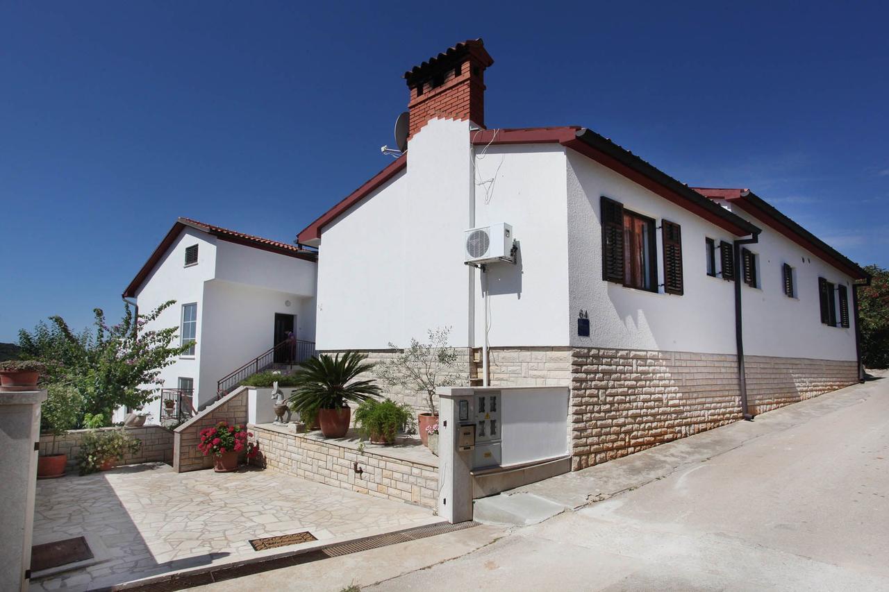 Apartments Patricia Баньоле Екстер'єр фото