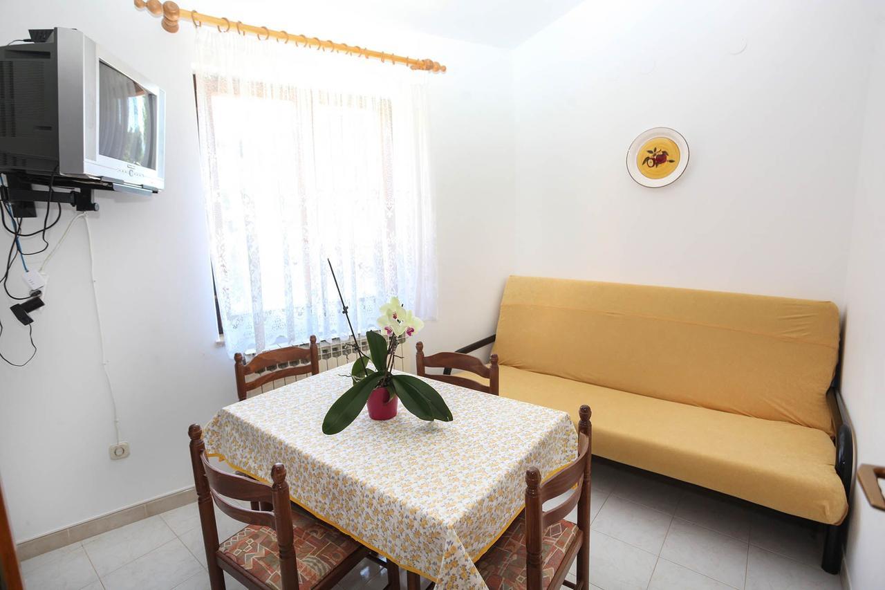 Apartments Patricia Баньоле Екстер'єр фото