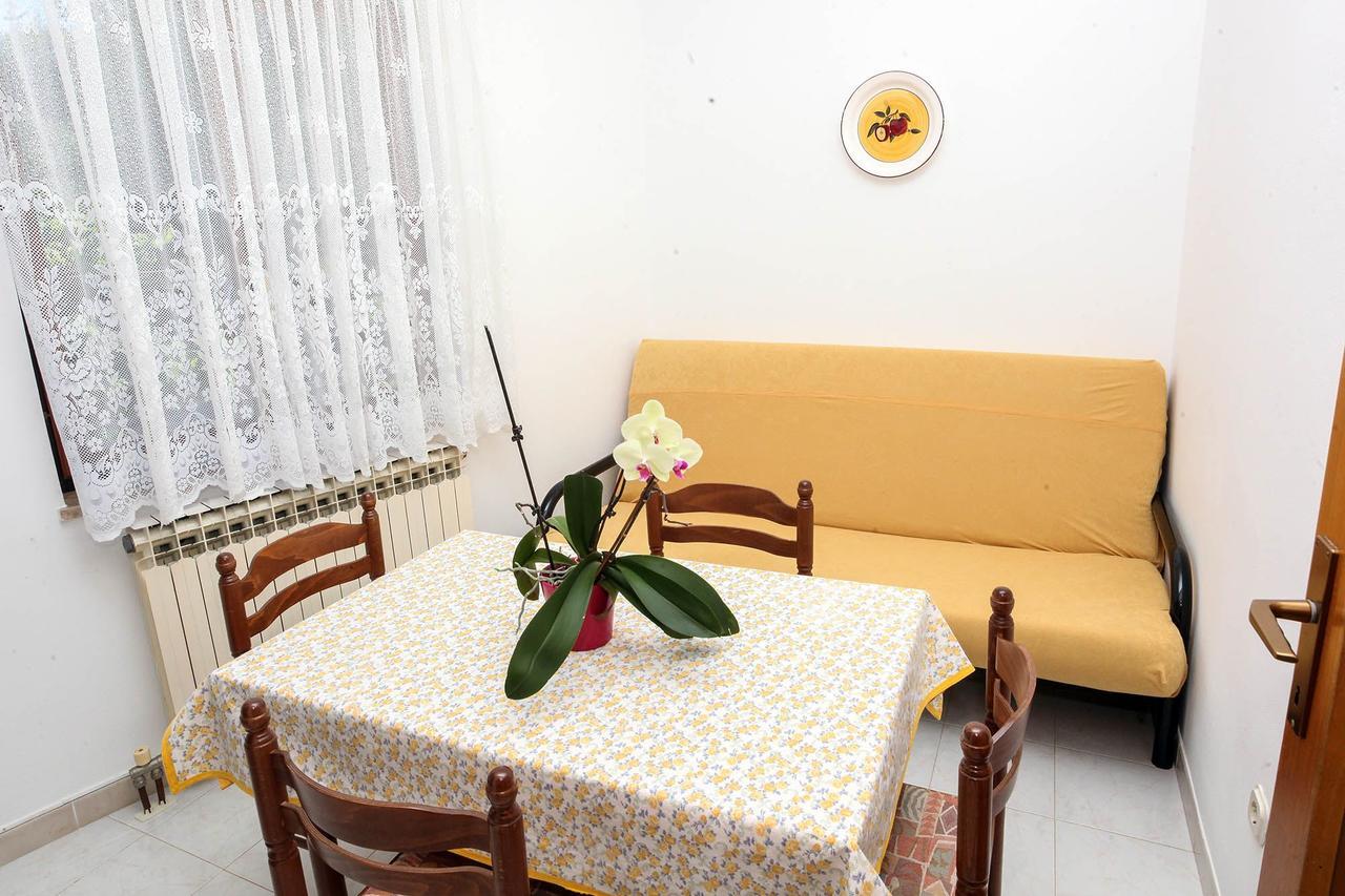 Apartments Patricia Баньоле Екстер'єр фото