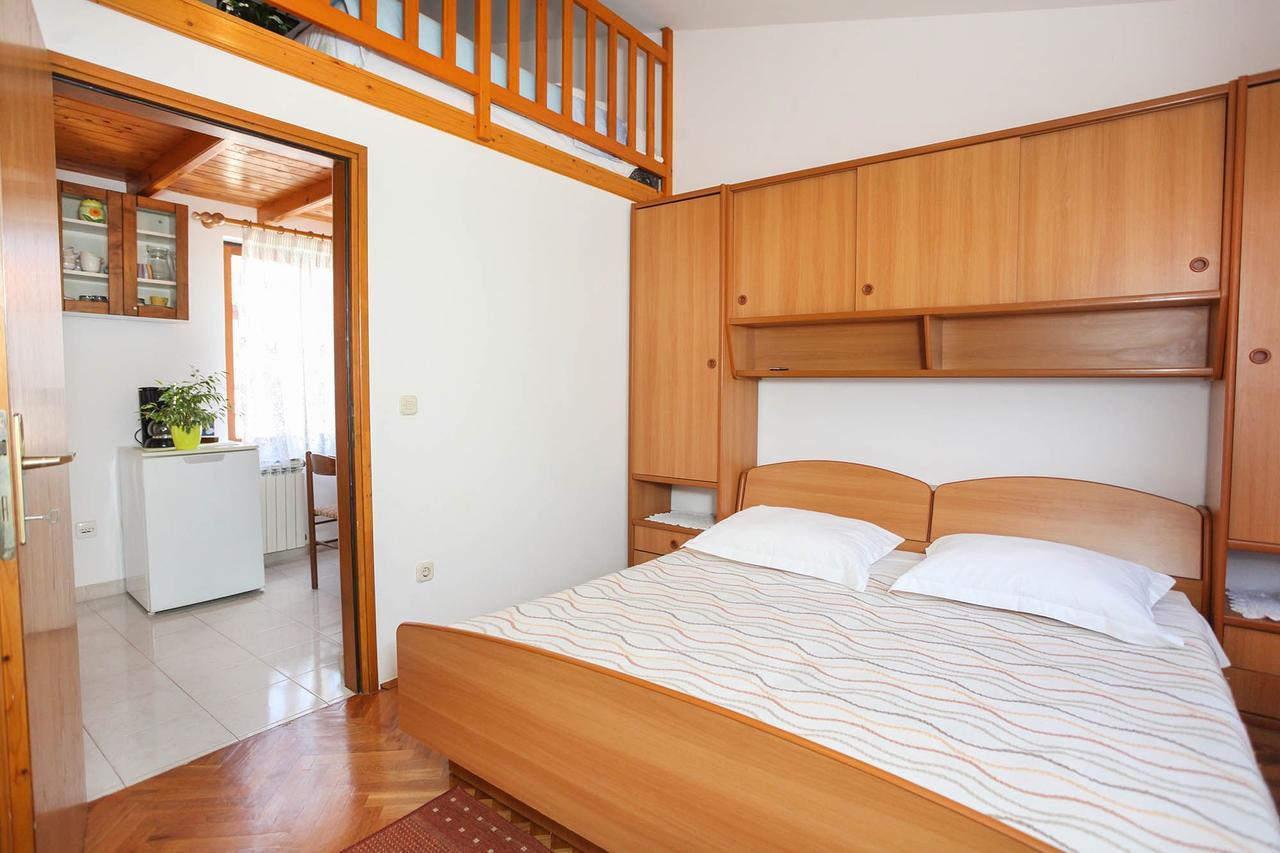Apartments Patricia Баньоле Екстер'єр фото
