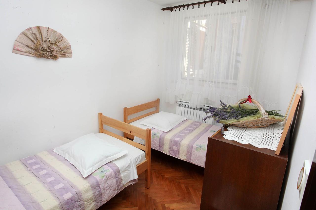 Apartments Patricia Баньоле Екстер'єр фото