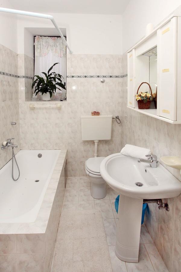 Apartments Patricia Баньоле Екстер'єр фото
